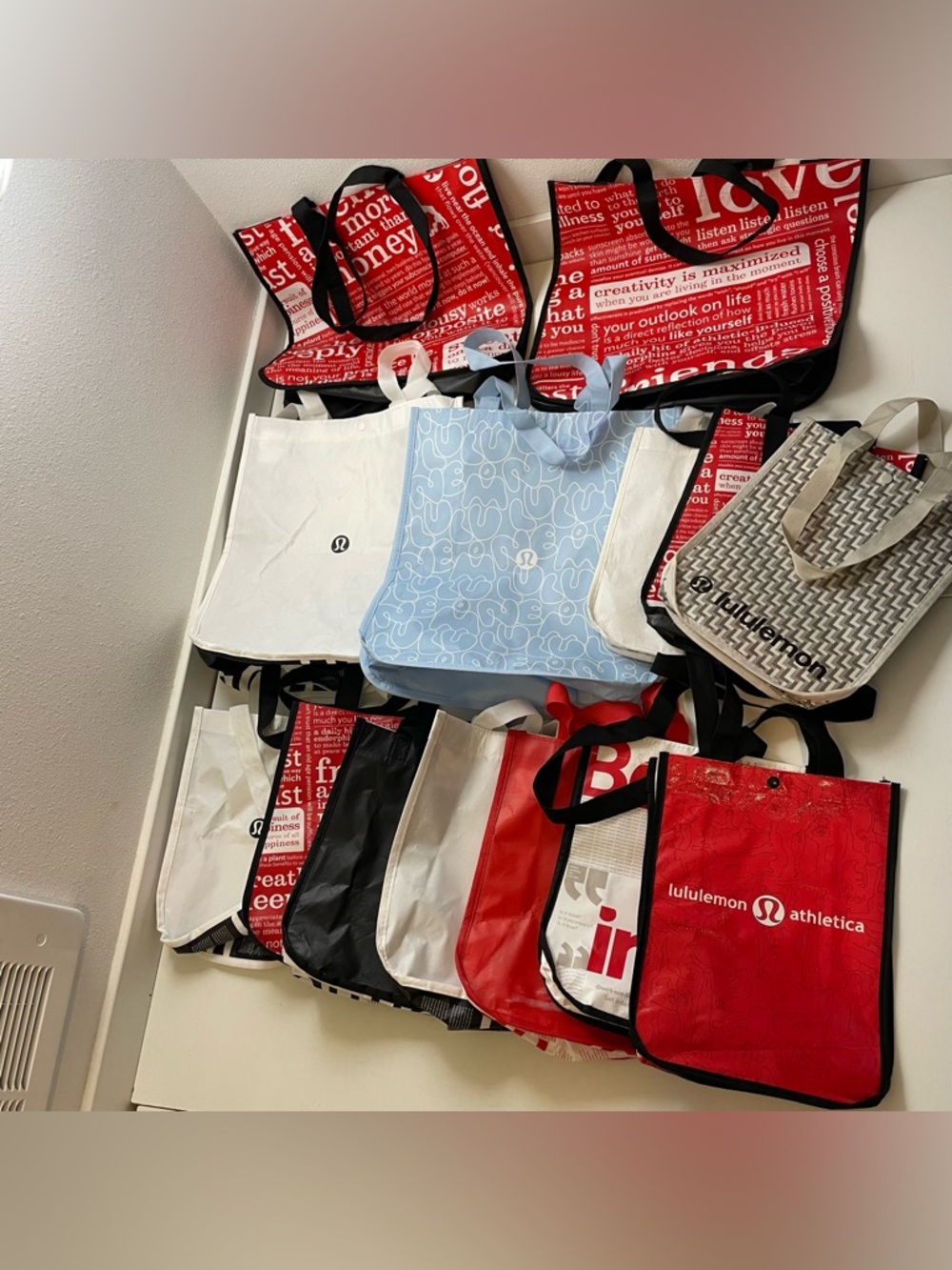 Bundle Lululemon shopping tote bags